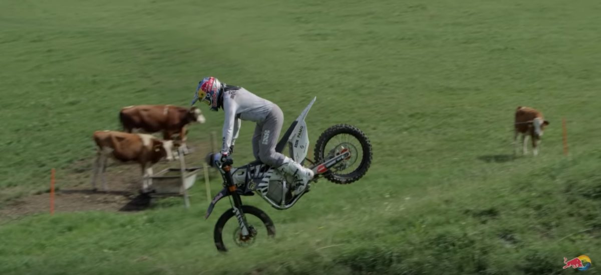 Mat Rebeaud présente le Freestyle suisse, en silence et sur l’herbe