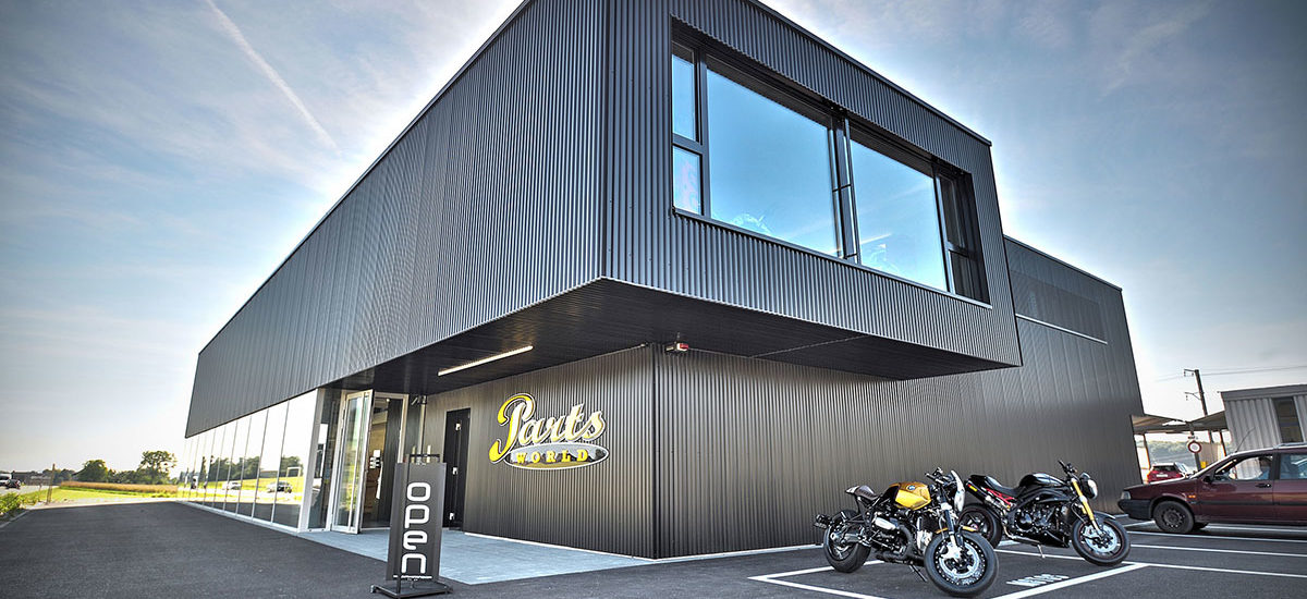 Hostettler Group avale Parts World SA sur le marché des accessoires et habits moto