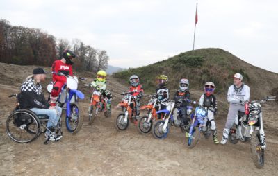 Des enfants à l’école du Supercross de Genève avec Matt Rebeaud :: Entraînement