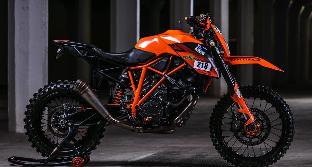 Une KTM 1290 Super Duke R, sauce enduro !