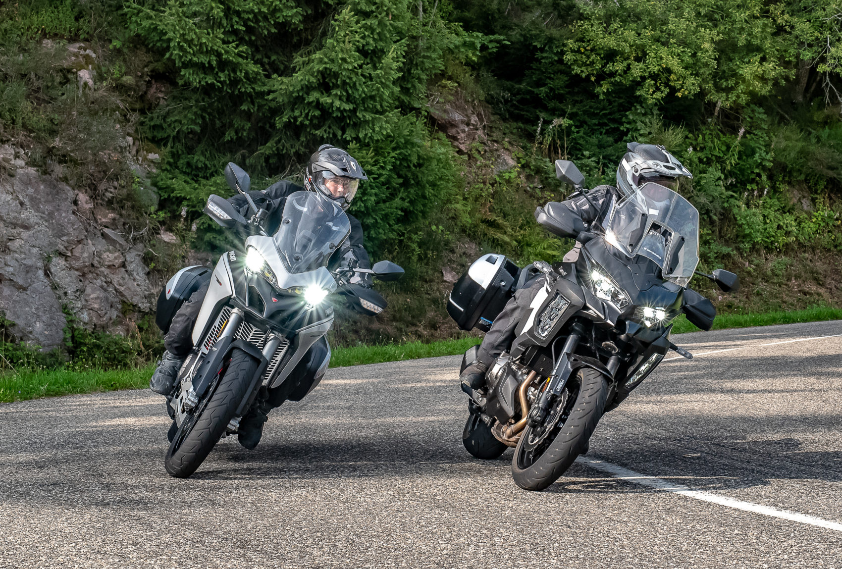 Comparatif Ducati Multistrada 960 S Kawasaki Versys 1000 SE Actumoto.ch (c) Mathias Deshusses