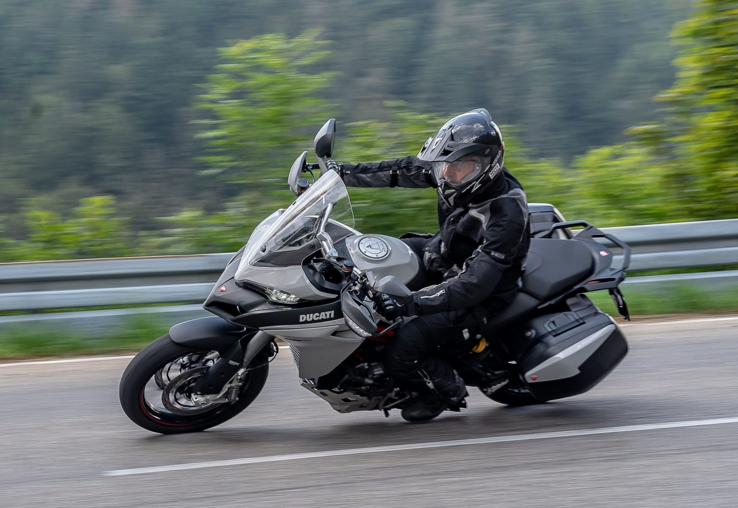 Comparatif Ducati Multistrada 960 S Kawasaki Versys 1000 SE Actumoto.ch (c) Mathias Deshusses