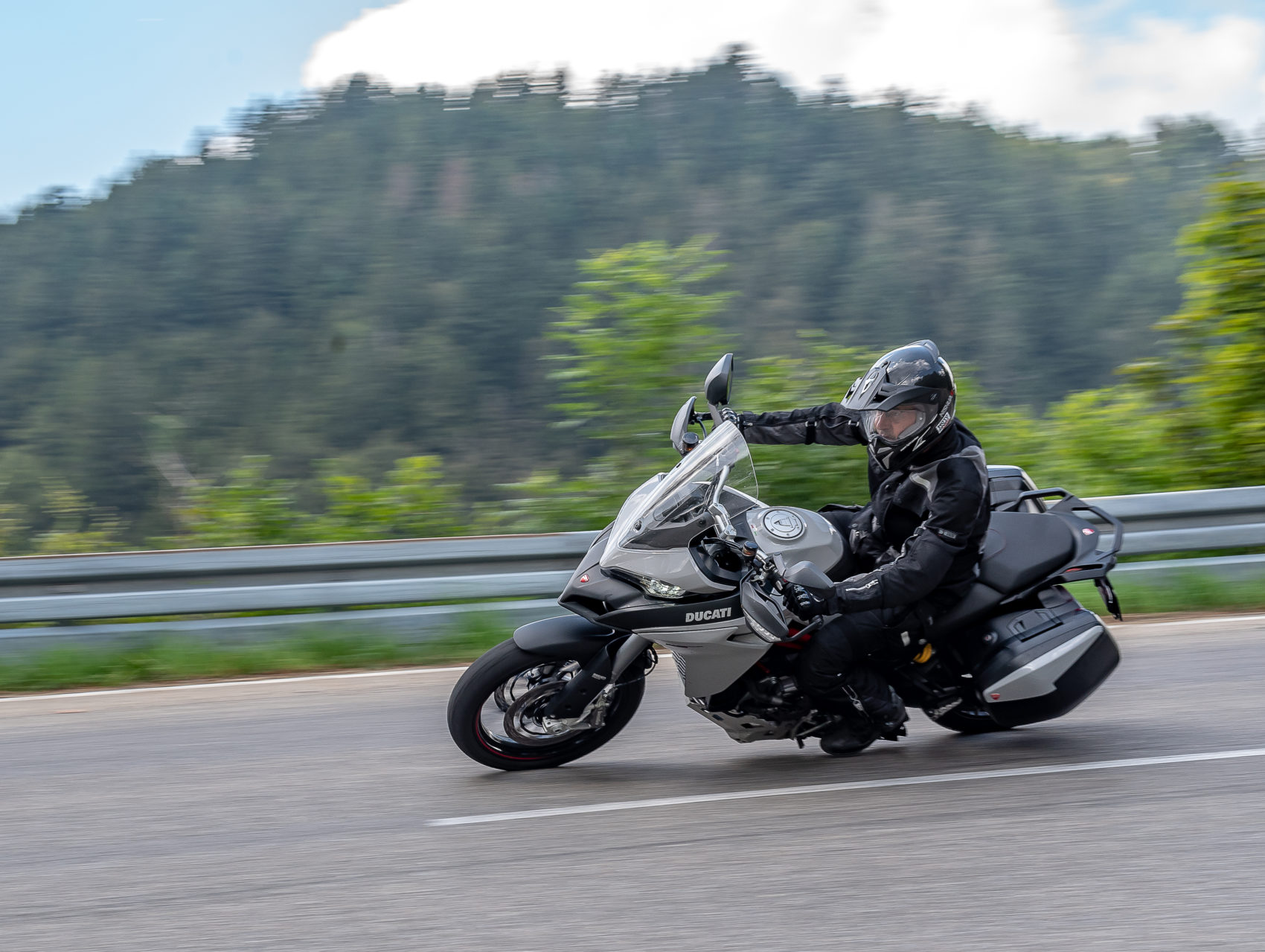 Comparatif Ducati Multistrada 960 S Kawasaki Versys 1000 SE Actumoto.ch (c) Mathias Deshusses