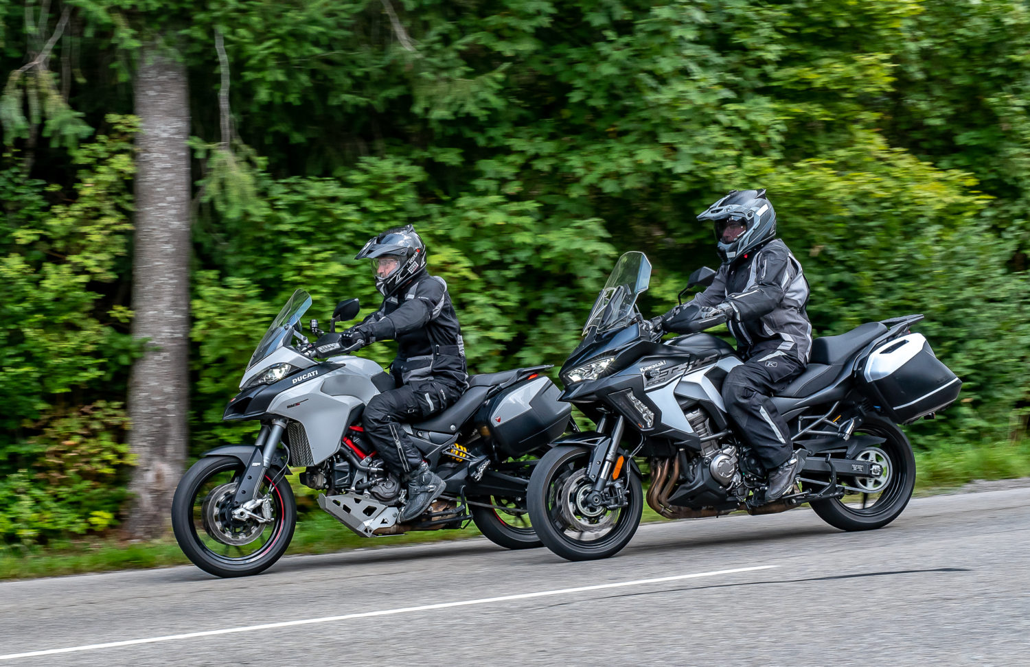 Comparatif Ducati Multistrada 960 S Kawasaki Versys 1000 SE Actumoto.ch (c) Mathias Deshusses