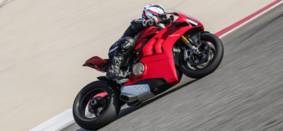 La Panigale V4 S de 2020 fait un effort envers ses pilotes :: Test Ducati