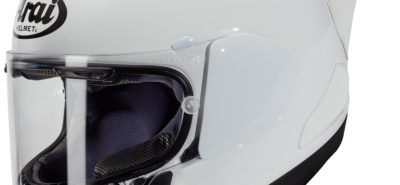 Arai lance le RX-7V Racing, avec un spoiler! :: Nouveauté 2020