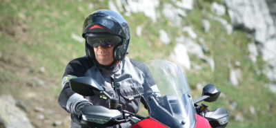 Nouveau, une veste et un pantalon iXS magnétiquement solidaires :: Equipements moto