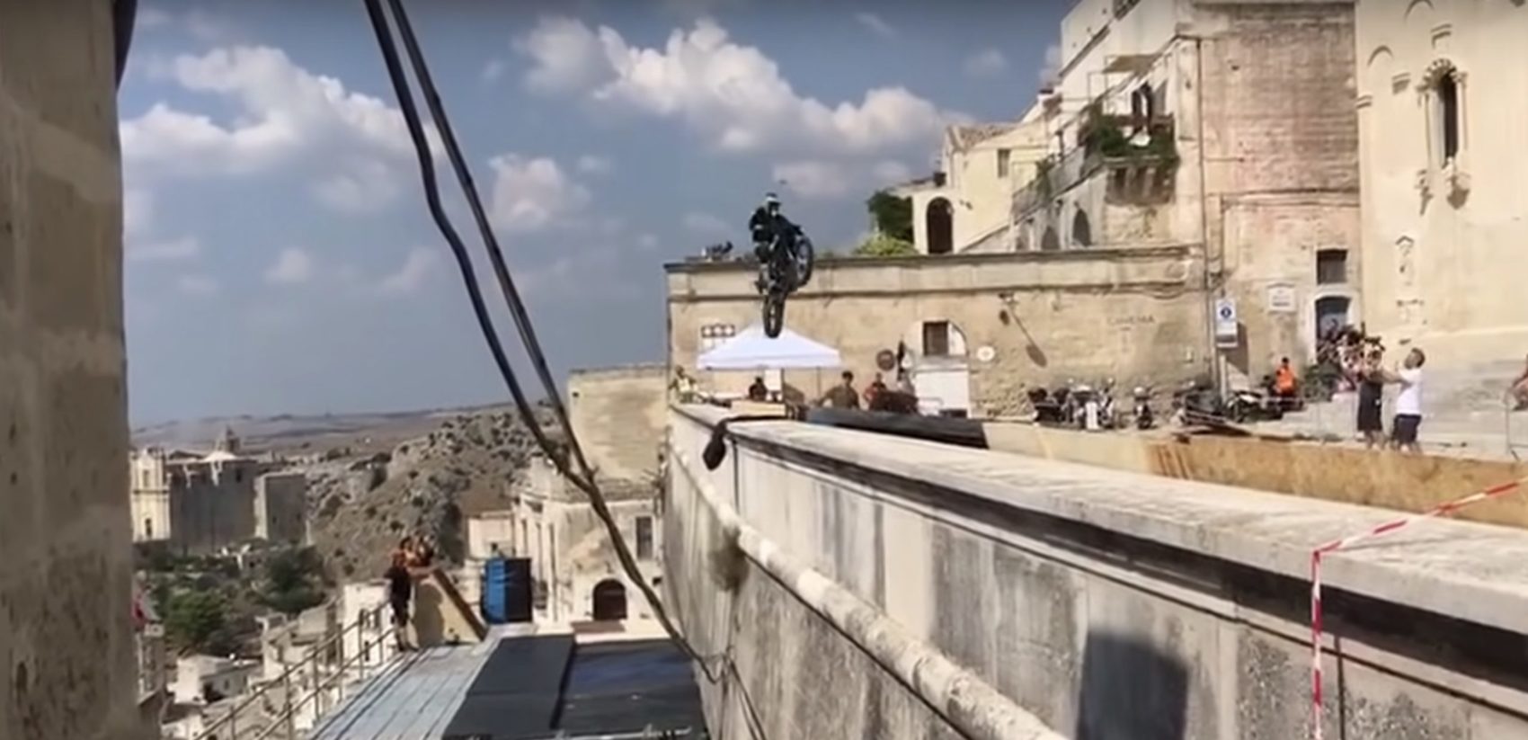 Ville Italie James Bond Mourir Peut Attendre Des Triumph et une cascade à moto colossale dans le prochain James Bond