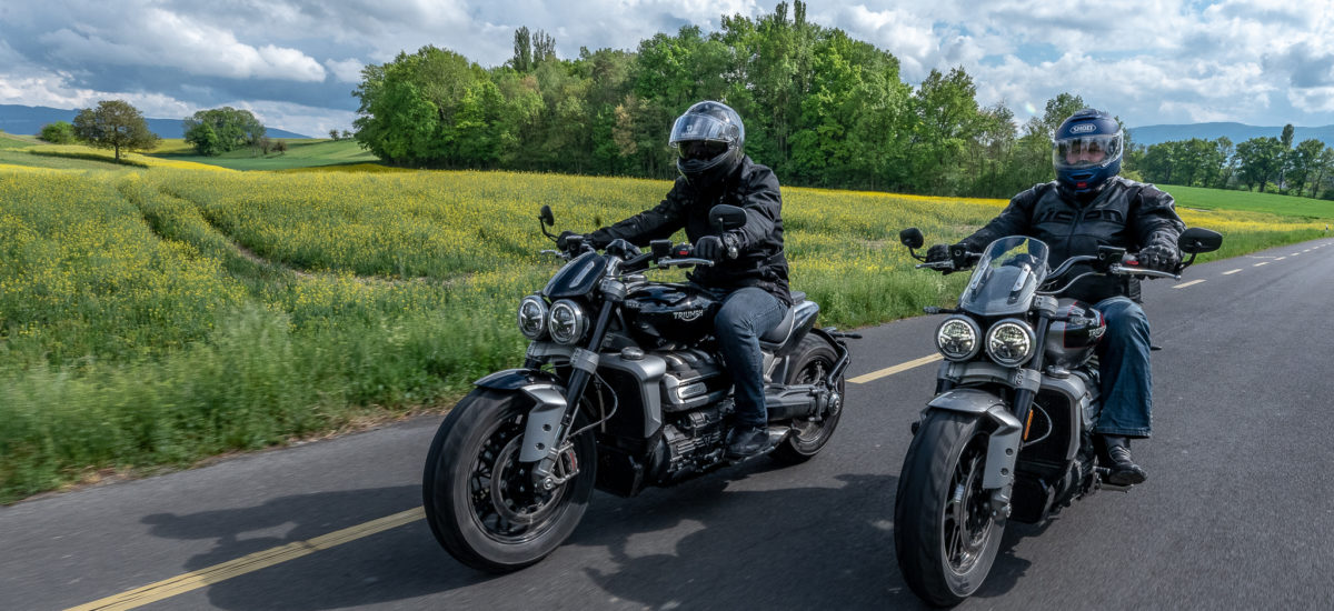 Comparatif Triumph Rocket 3 « R » vs « GT » – Des motos d’homme