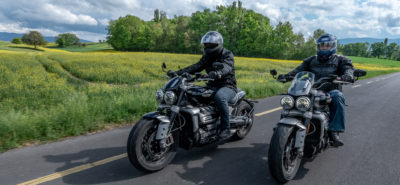 Comparatif Triumph Rocket 3 « R » vs « GT » – Des motos d’homme :: Comparo