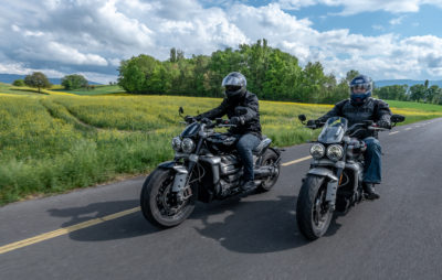 Comparatif Triumph Rocket 3 « R » vs « GT » – Des motos d’homme :: Comparo