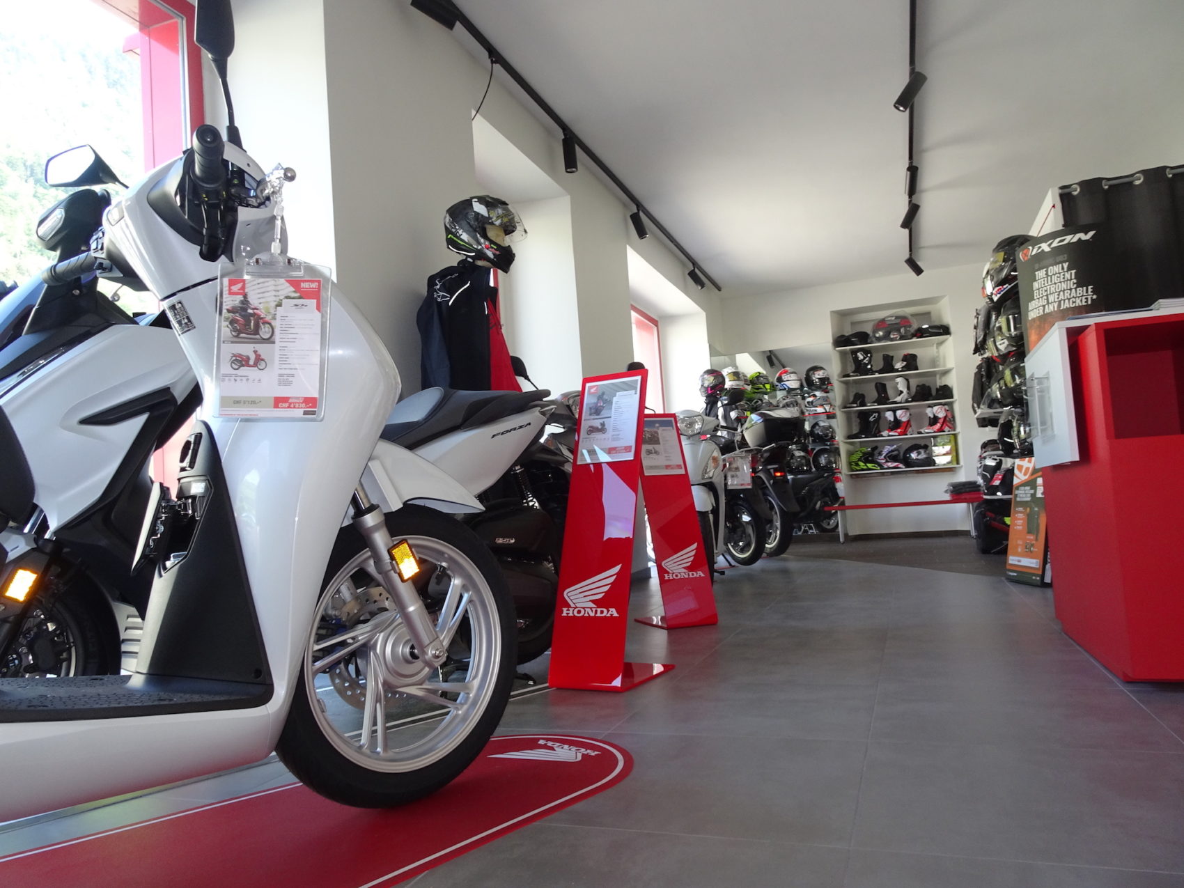 referme les show-rooms, Zufferey