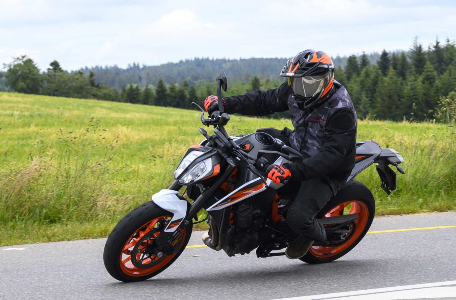 KTM 890 Duke R 2020 [essai] KTM_890_Duke_R_PMA_4836-scaled-1500x988