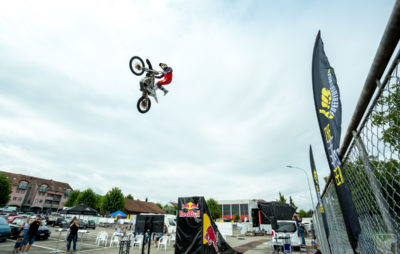 Mat Rebeaud invente le Drive-In Freestyle :: Show acrobatique