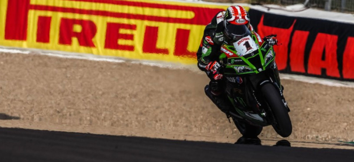 Jonathan Rea gagne la course sprint devant Scott Redding