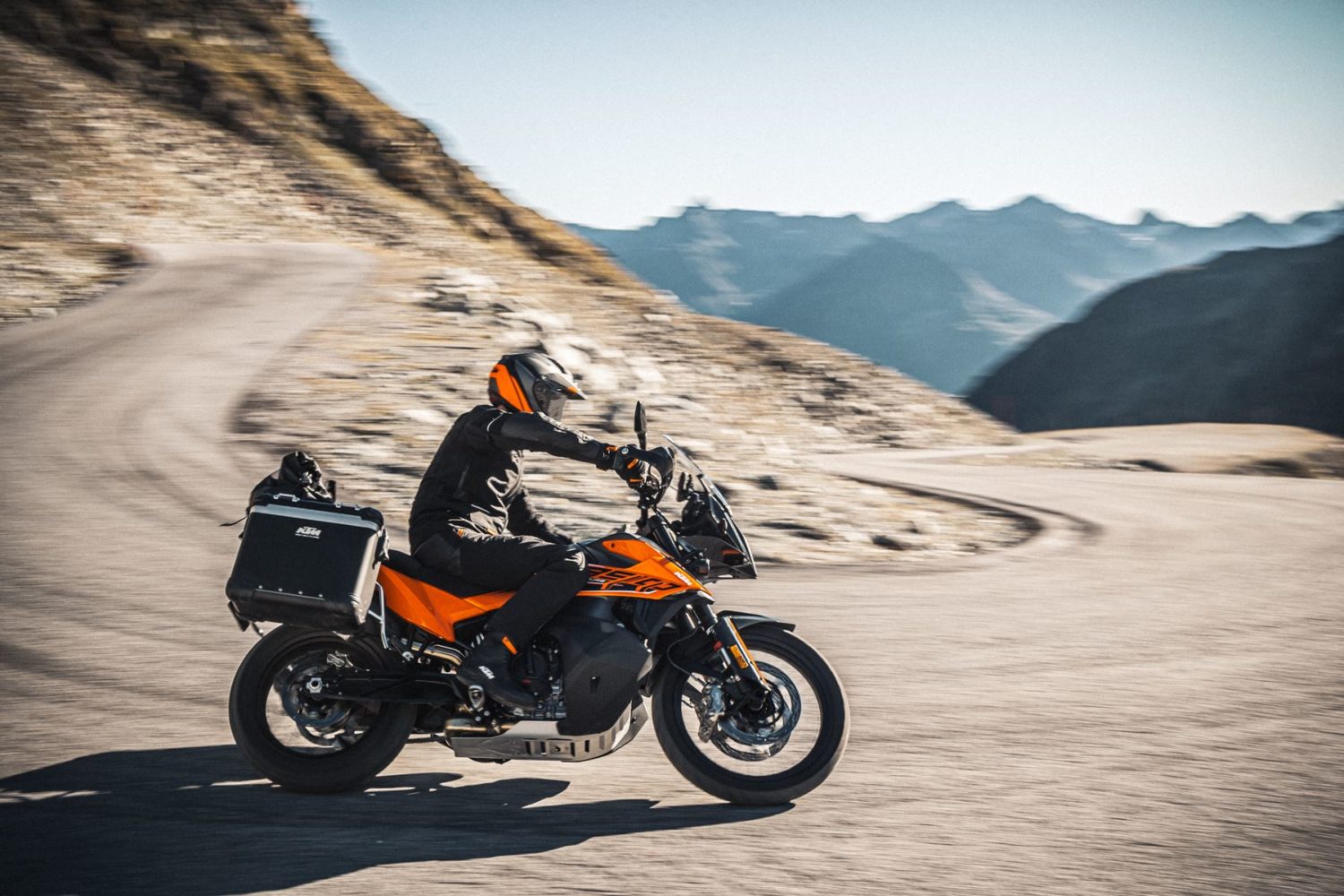 il-y-a-aussi-une-ktm-890-adventure-tout-court-actu-moto