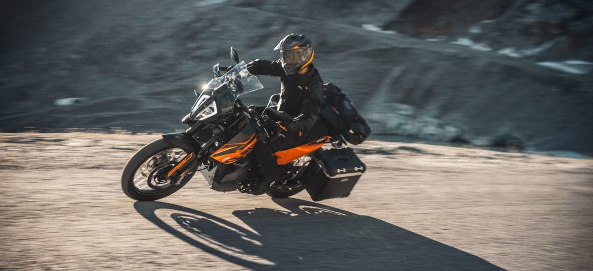 Il y a aussi une KTM 890 Adventure tout court!