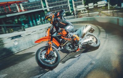 KTM conserve les 690 SMC R et Enduro R dans sa gamme :: Nouveauté 2021