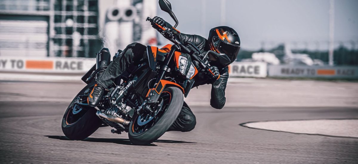 Le scalpel de KTM passe de 790 à 890, avec un peu plus de tout