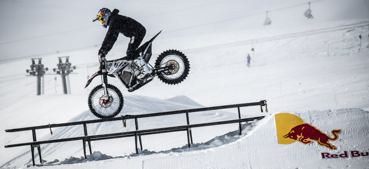 Mat Rebeaud fait des cabrioles silencieuses à Laax