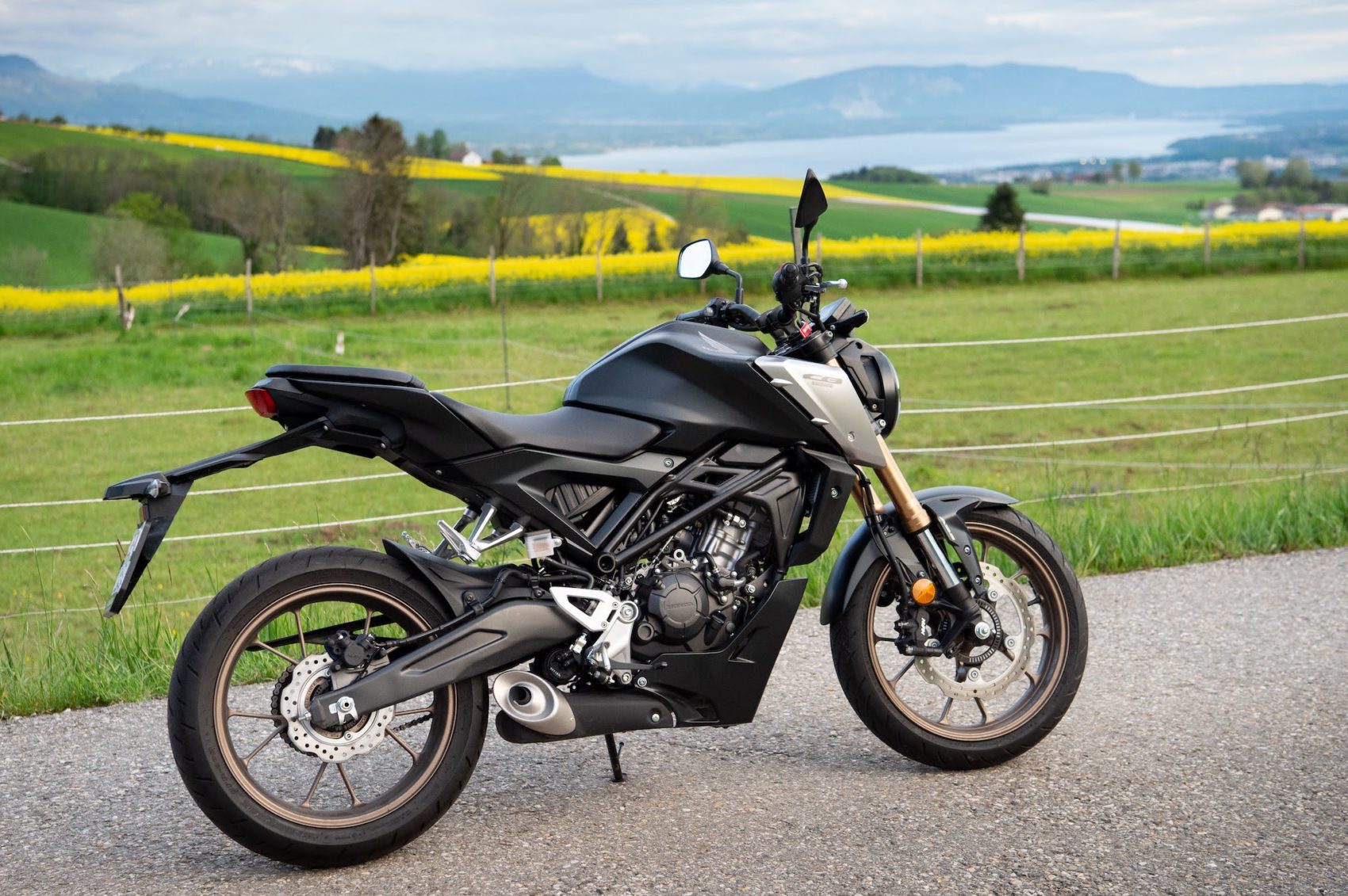 Essai 125 la KTM Duke se frotte à la Yamaha MT125 et à la nouvelle Honda CB125R Actu Moto