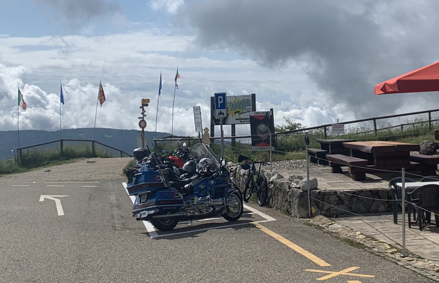 Onze places motos créées au col de la Vue-des-Alpes | ActuMoto.ch