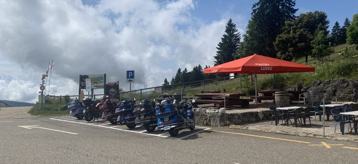 Onze places motos créées au col de la Vue-des-Alpes