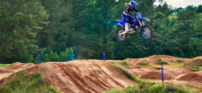 Une nouvelle Yamaha YZ125 plus puissante et qui freine mieux :: Nouveauté 2022