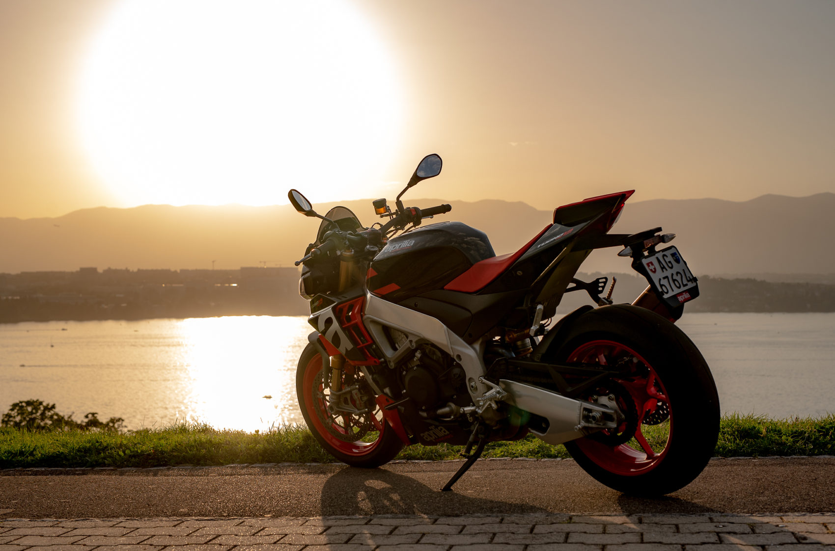 Aprilia Tuono V4