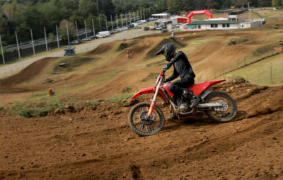 Essai – la nouvelle Honda CRF250 R voit nettement plus rouge ! :: Test Honda