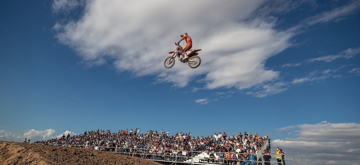 Herlings vole la vedette à Jorge Prado au GP motocross d’Espagne, et Tonus s’améliore