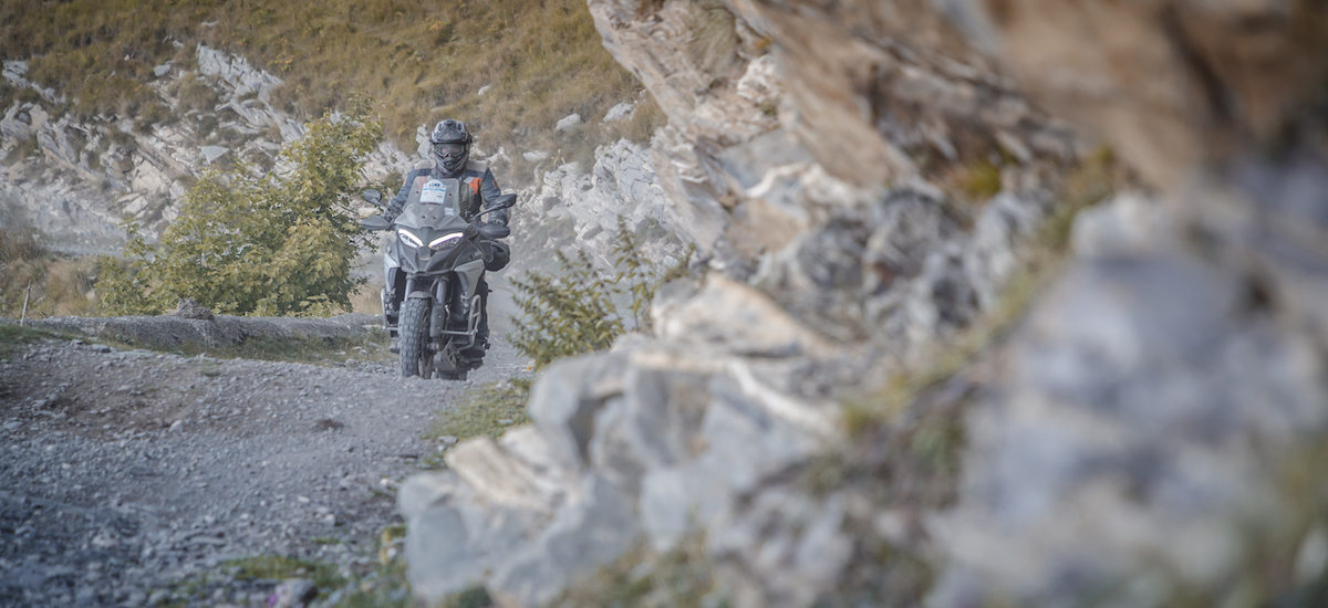 Essai décalé – le Hard Alpitour en Ducati Multistrada V4, c’est possible