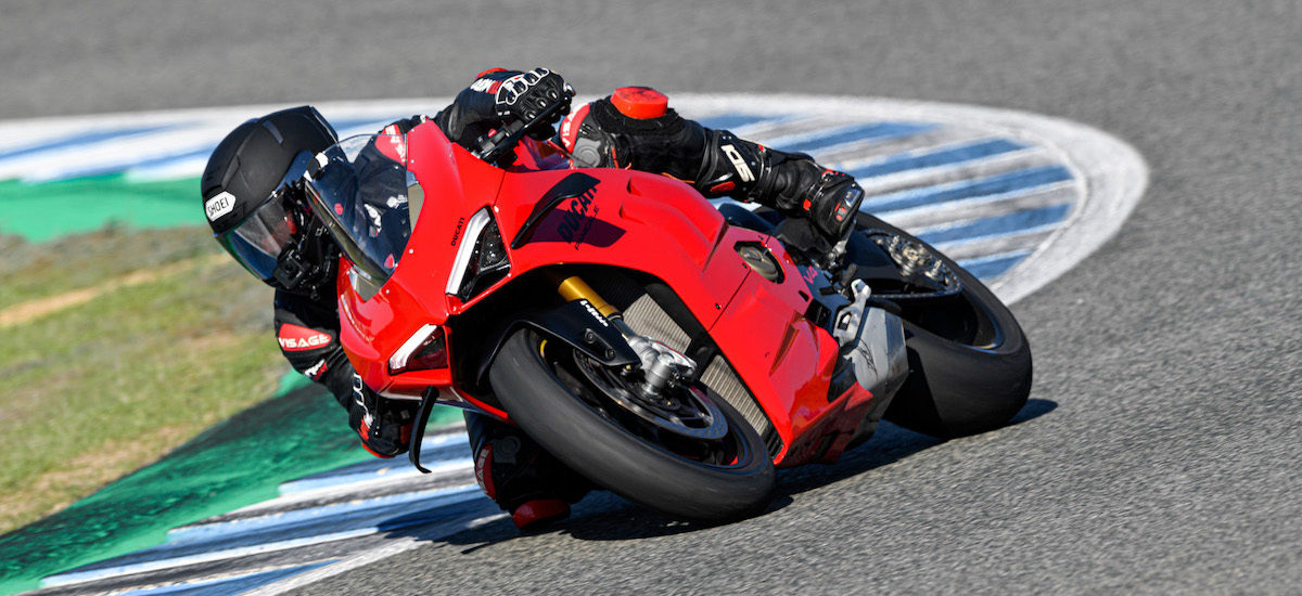 Essai – la Ducati Panigale V4S plus facile et encore plus performante pour 2022!