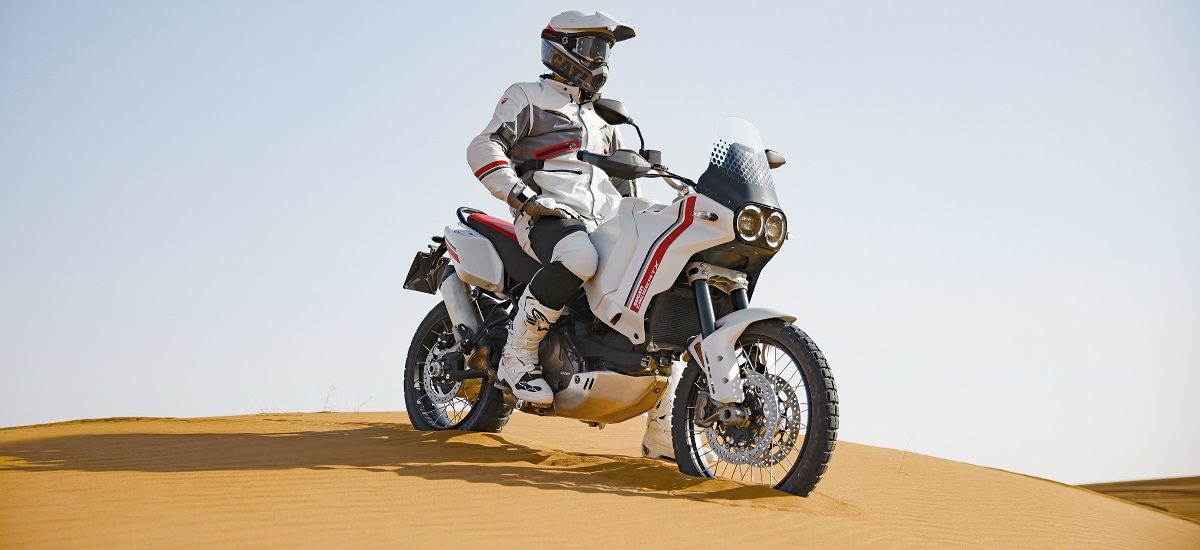 La Ducati DesertX, future reine de la piste… sablonneuse?