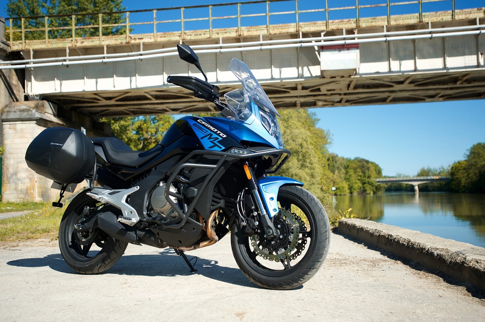 CF Moto 650 MT