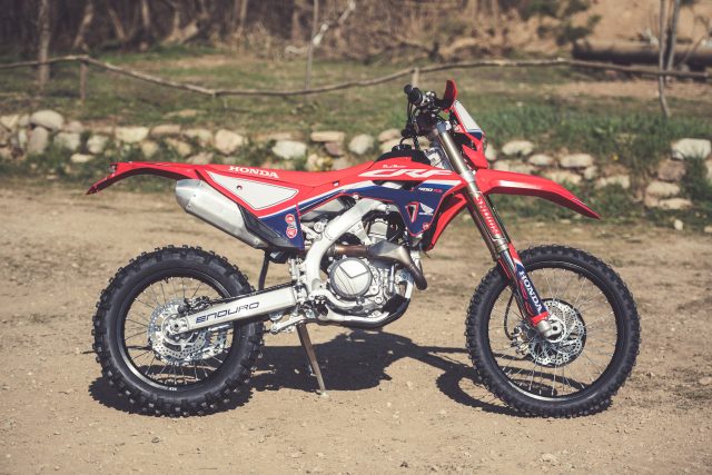 Honda Red Moto CRF 400 RX Enduro (et RX Special)