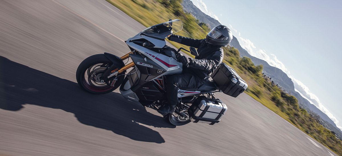 Energica sort un trail routier électrique, l’Experia