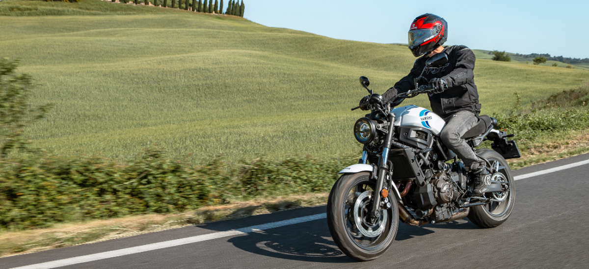 Essai de la nouvelle XSR700 en Italie