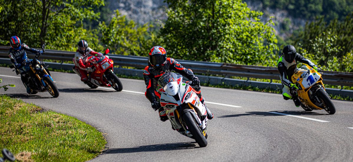 Des montées magnifiques sous un soleil de plomb pour la 11ème Rétro Moto Internationale de St-Cergue