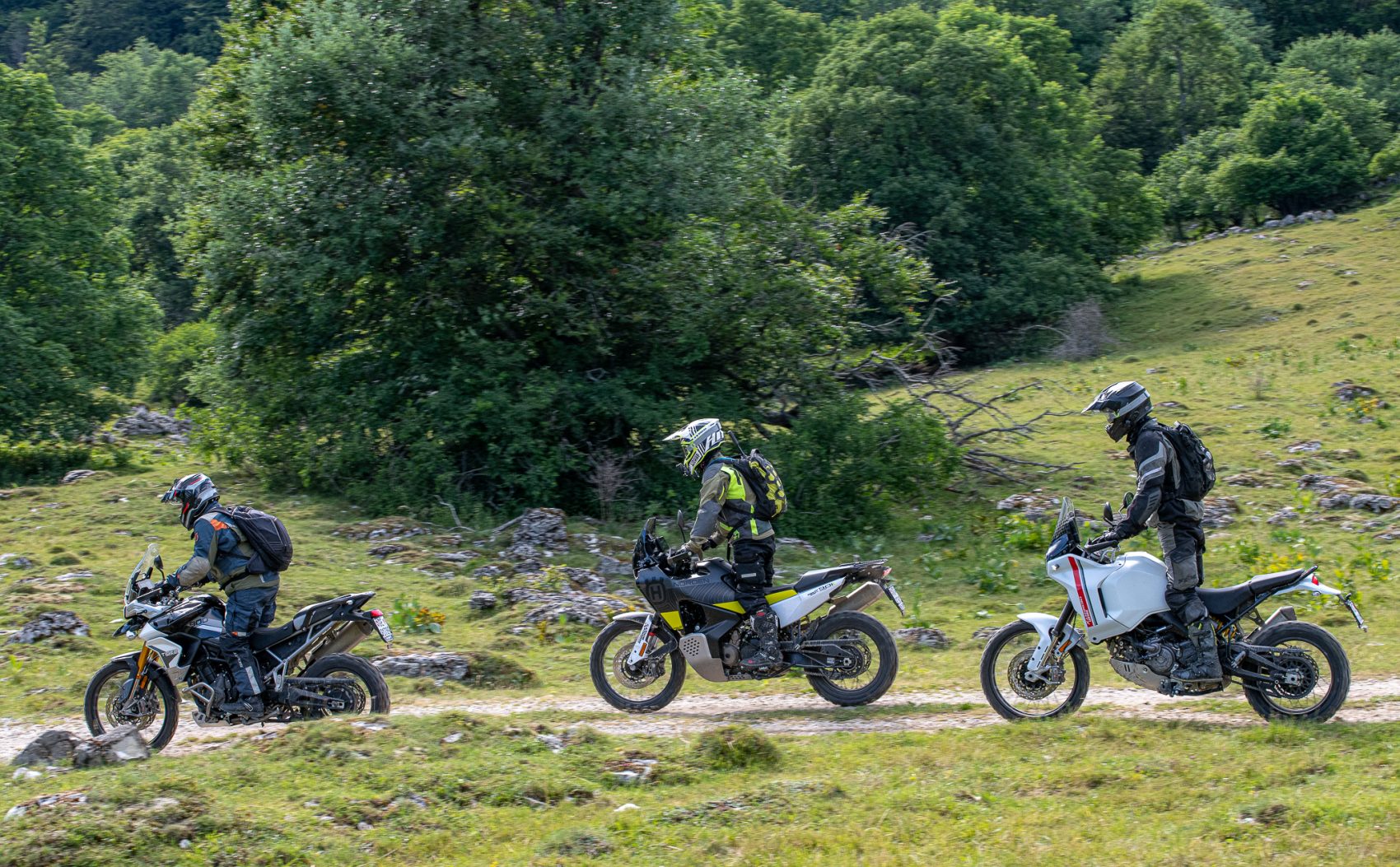 Comparatif ActuMoto.ch Triumph Tiger 900 Rally Pro Husqvarna Norden 901 ...
