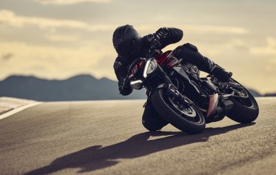 Nouveau – trois Triumph Street Triple, avec des assistances sensibles à l’angle :: Nouveauté 2023