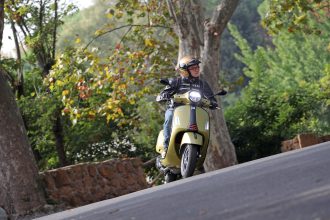 Le groupe Piaggio introduit une nouvelle garantie de 4 ans pour tous ses scooters (marques Vespa, Piaggio et Aprilia) aux normes Euro 5+ en Suisse, en vigueur dès le premier juin 2025