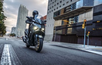 Nouveau – les Yamaha XMAX 125 et 300 avec la connectivité et une assise redessinée :: Nouveautés 2023