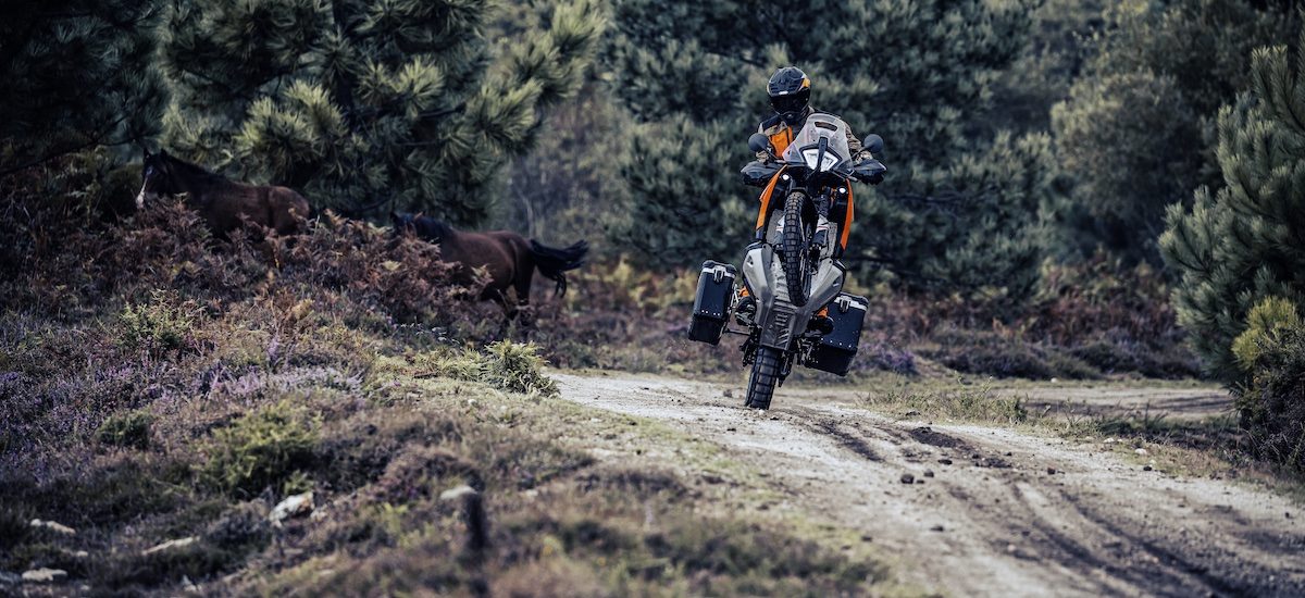 La KTM 890 Adventure 2023 plus protectrice et plus confortable