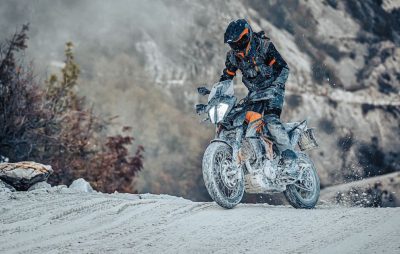 Nouveau – KTM dote sa 390 Adventure de jantes à rayons :: Nouveauté 2023