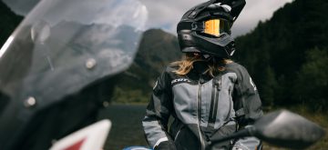 Nouveau – une coupe femme pour l’ensemble touring Priority GTX de Scott et une veste urbaine rétro