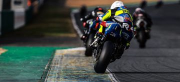 Superbike français – Le Vaudois Killian Aebi découvre son nouveau team et se fait plaisir