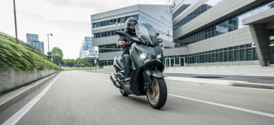 Essai – Le Yamaha XMAX 300 Tech Max vire résolument « techno »