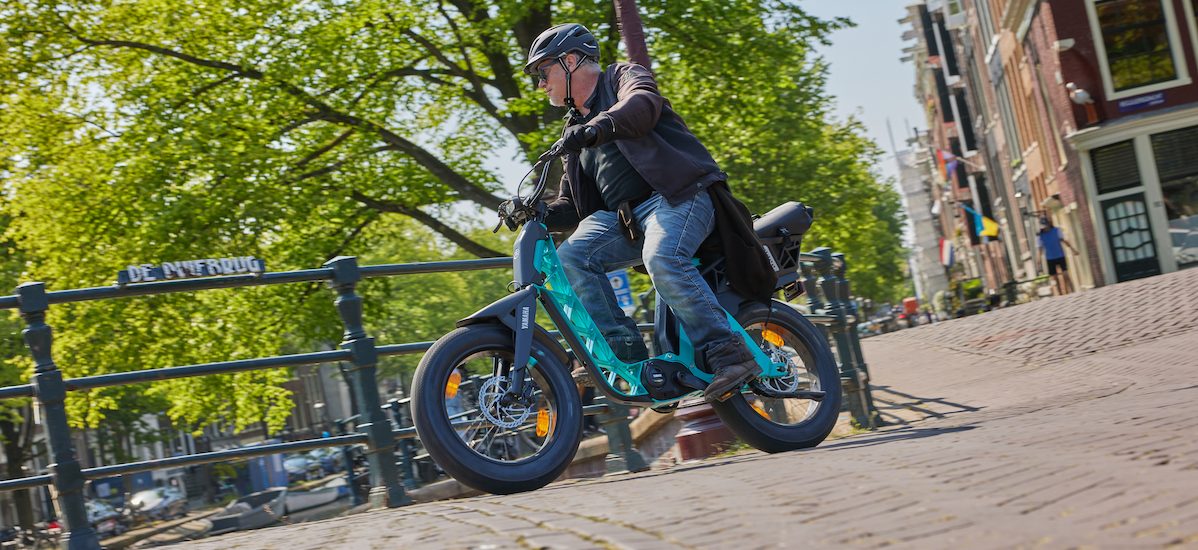 Au guidon du Yamaha Booster sur les pistes cyclables et dans les ruelles d’Amsterdam