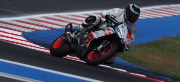 Essai – L’Aprilia RS 660 Extrema, tranchante en piste tout en étant exploitable ailleurs